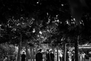 Photographe de mariage en Gironde : découvrez un reportage naturel et élégant d’un mariage religieux au Château Smith Haut Lafitte en passant par le Château d’Eck et l’église de La Brède.