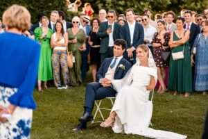 Photographe de mariage en Gironde : découvrez un reportage naturel et élégant d’un mariage religieux au Château Smith Haut Lafitte en passant par le Château d’Eck et l’église de La Brède.