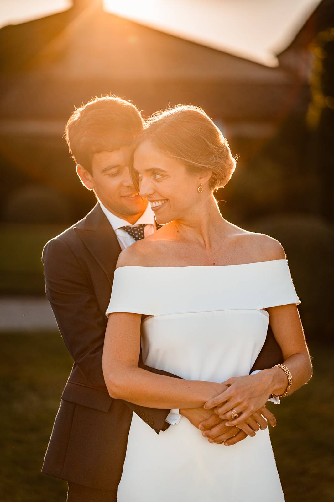 Photographe de mariage en Gironde : découvrez un reportage naturel et élégant d’un mariage religieux au Château Smith Haut Lafitte en passant par le Château d’Eck et l’église de La Brède.
