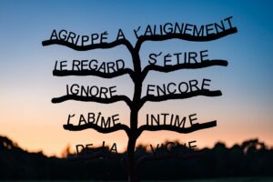 Photographe de mariage en Gironde : découvrez un reportage naturel et élégant d’un mariage religieux au Château Smith Haut Lafitte en passant par le Château d’Eck et l’église de La Brède.