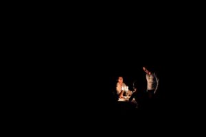 Photographe de mariage en Gironde : découvrez un reportage naturel et élégant d’un mariage religieux au Château Smith Haut Lafitte en passant par le Château d’Eck et l’église de La Brède.