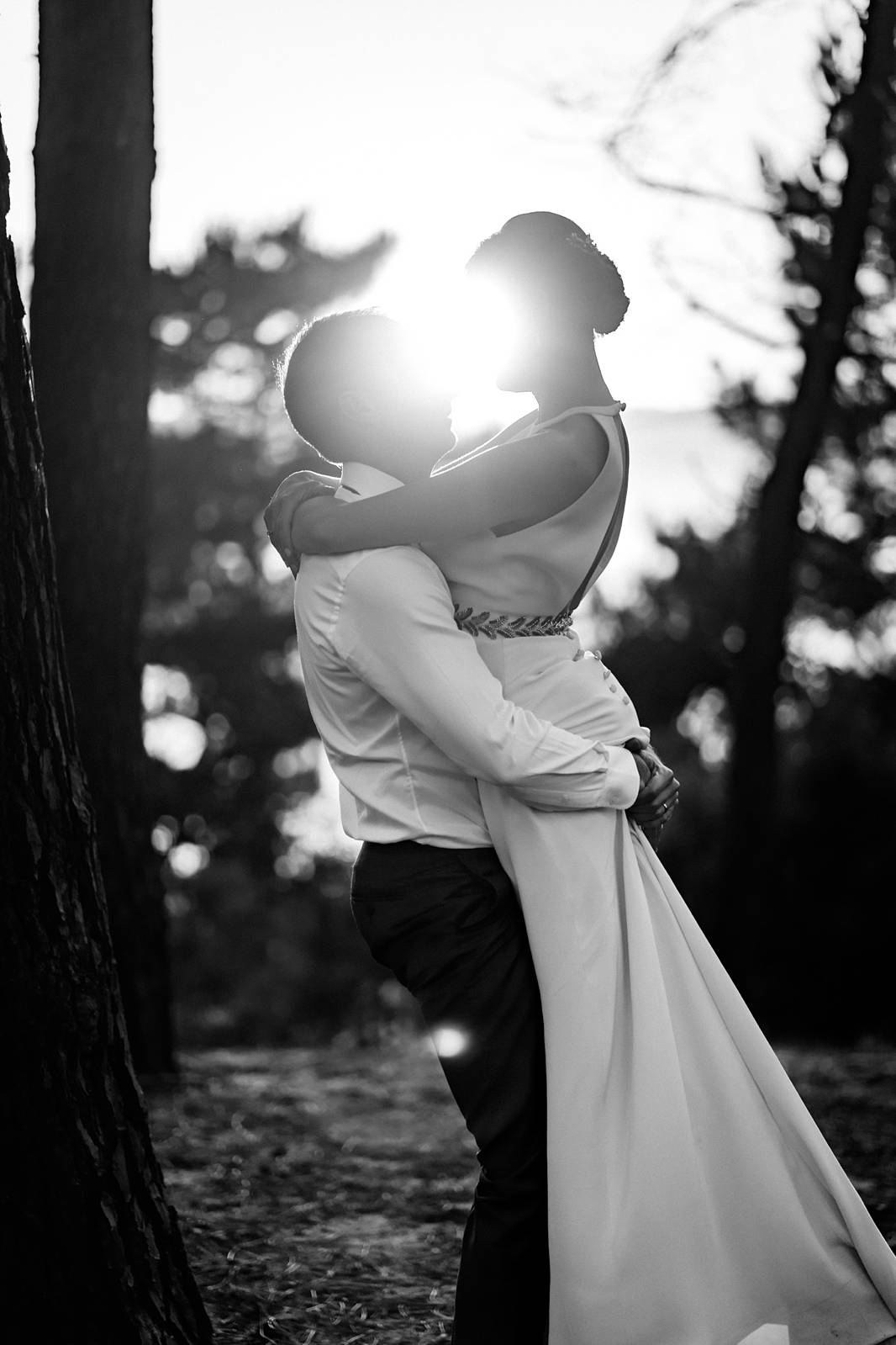 Photos de couple sous les pins, face au Bassin, au coucher du soleil.