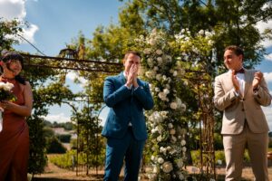 Mariage au Château de Garde – cérémonie laïque en plein air.