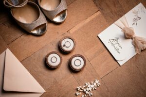 Préparatifs mariage, photos des détails des accessoires des mariés