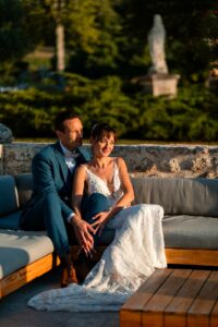 Photos de couple au coucher de soleil au Château de Garde