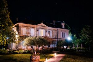 Photo du château de Garde la nuit lors du mariage