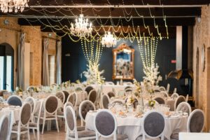 Décoration mariage, salle de mariage et fleurs au Domaine Valmont.