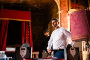 Préparatifs du marié avec ses témoins dans la chambre de Parade du Château de Bonnemare