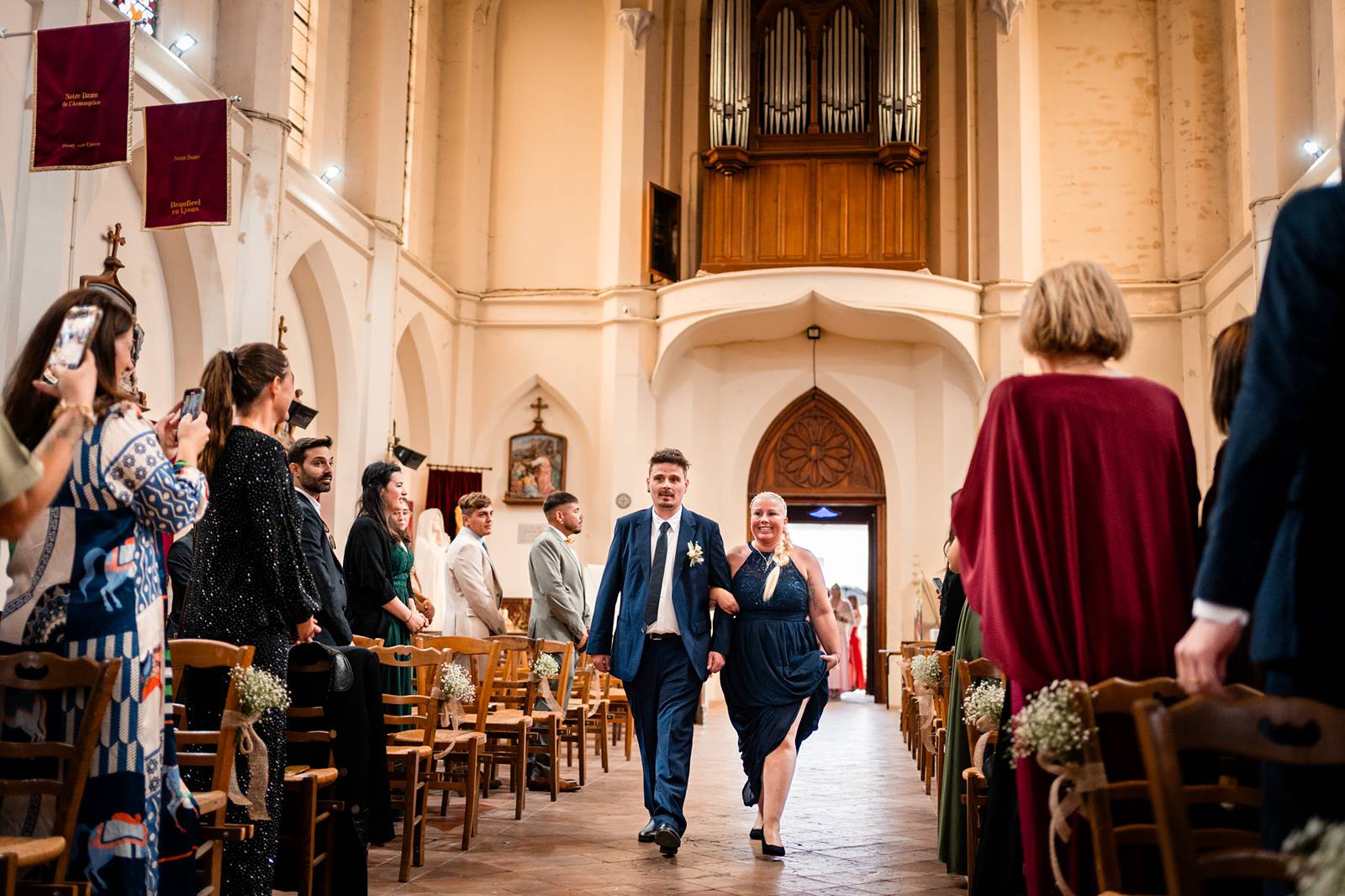 Entrée du marié dans l’église Notre-Dame de la Vallée à Fleury-sur-Andelle
