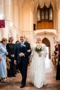 Entrée de la mariée dans l’église Notre-Dame de la Vallée à Fleury-sur-Andelle