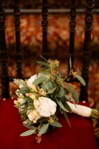 Bouquet de la mariée lors de la cérémonie religieuse en Normandie