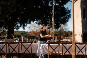 Préparatifs de la mariée au Domaine de Gaïa avec maquillage et coiffure