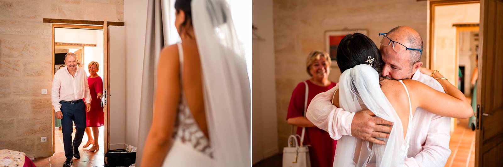 First look émouvant de la mariée avec son père avant la cérémonie laïque sous les arbres au Domaine de Gaïa