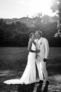 Photo de couple au coucher du soleil au Domaine de Gaïa