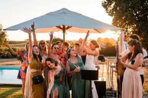 Ambiance festive avec battles de danse et chants