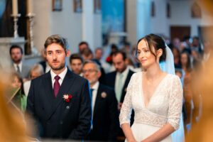 Cérémonie religieuse à l’église du Tholonet, petit village provençal perché.