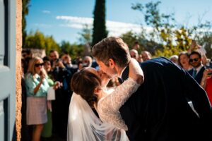 Sortie d’église au Tholonet en Provence.