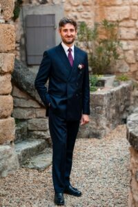 Photos de couple élégantes et originales au Prieuré Notre-Dame de Conil