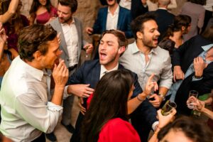 Danse dans la chapelle du Prieuré Notre-Dame de Conil, atmosphère magique.