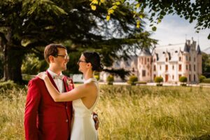 photos de couple au Château de Saint-Cyr-du-Gault