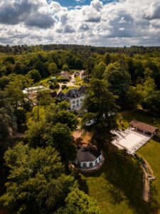Mariage haut de gamme au Domaine de La Fauconnie en Dordogne. Luxury wedding in Domaine de La Fauconnie in Dordogne.