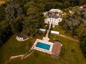Mariage haut de gamme au Domaine de La Fauconnie en Dordogne. Luxury wedding in Domaine de La Fauconnie in Dordogne.