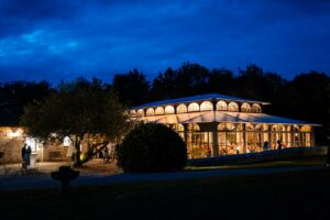 Mariage haut de gamme au Domaine de La Fauconnie en Dordogne. Luxury wedding in Domaine de La Fauconnie in Dordogne.