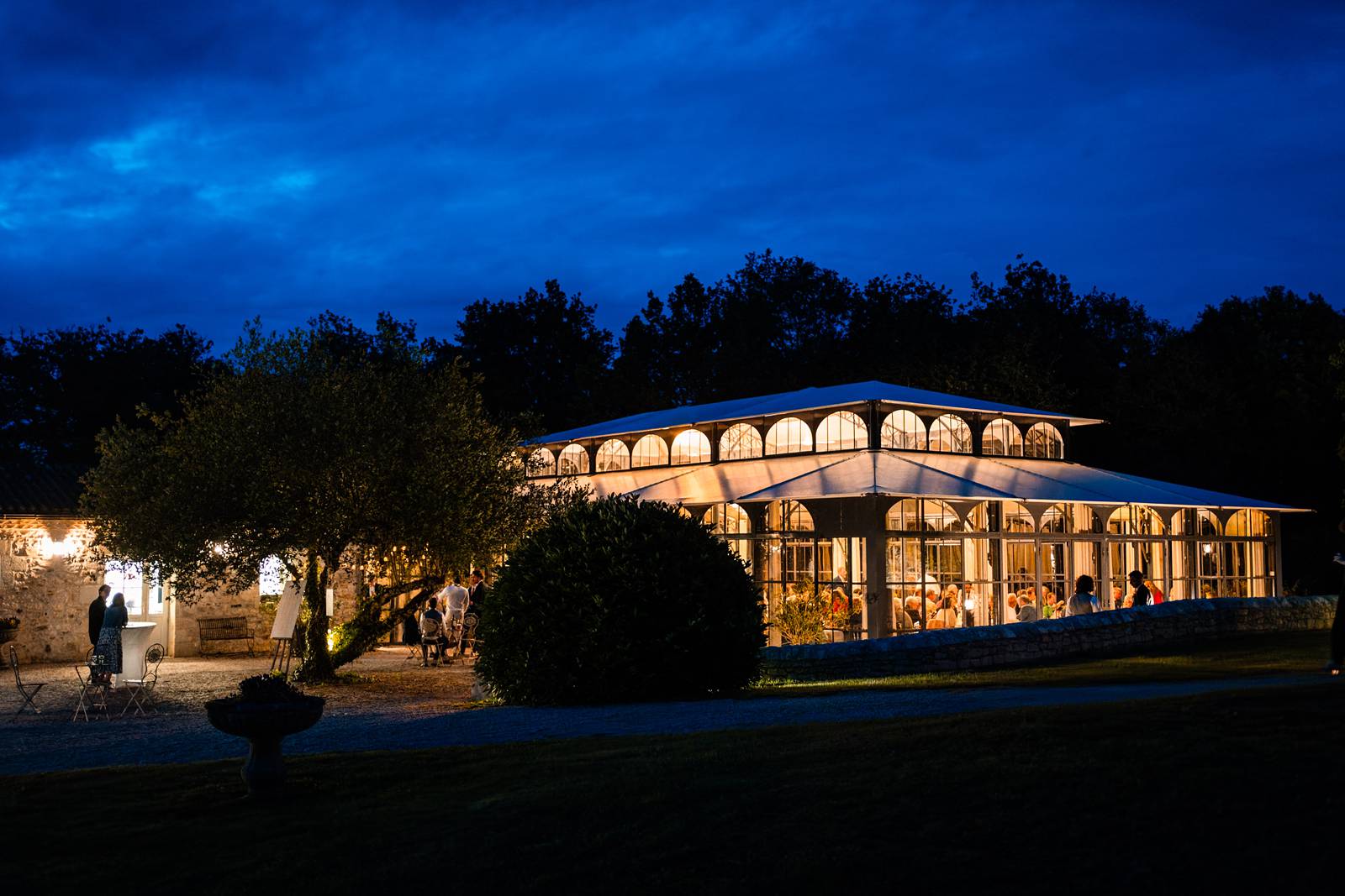 Mariage haut de gamme au Domaine de La Fauconnie en Dordogne. Luxury wedding in Domaine de La Fauconnie in Dordogne.