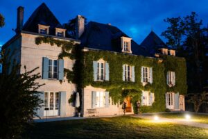 Mariage haut de gamme au Domaine de La Fauconnie en Dordogne. Luxury wedding in Domaine de La Fauconnie in Dordogne.