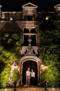 night wedding couple pictures at chateau de maumont - photos de couple mariage la nuit au Château de Maumont