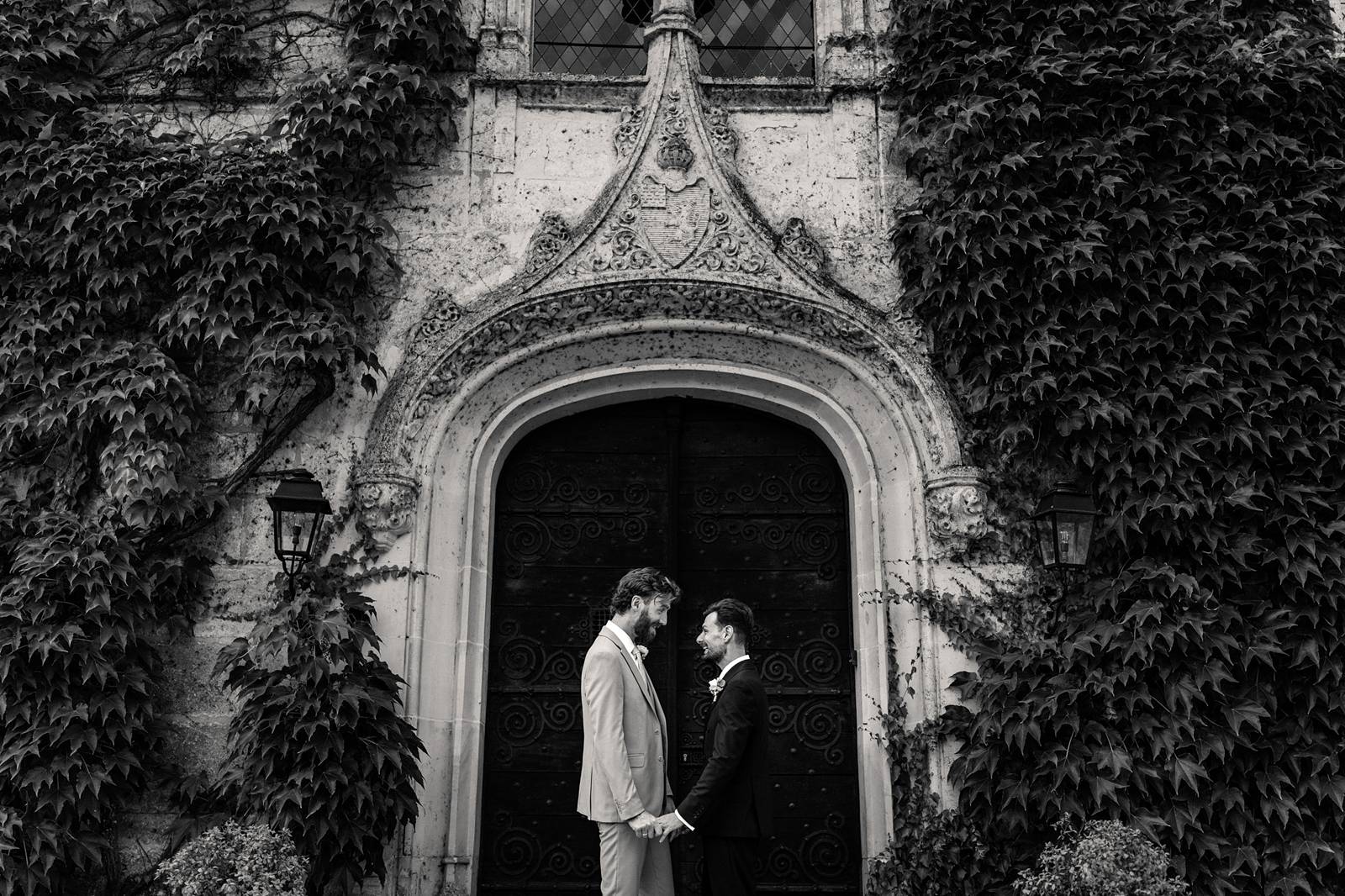 wedding first look at chateau de maumont - premier regard mariage au Château de Maumont