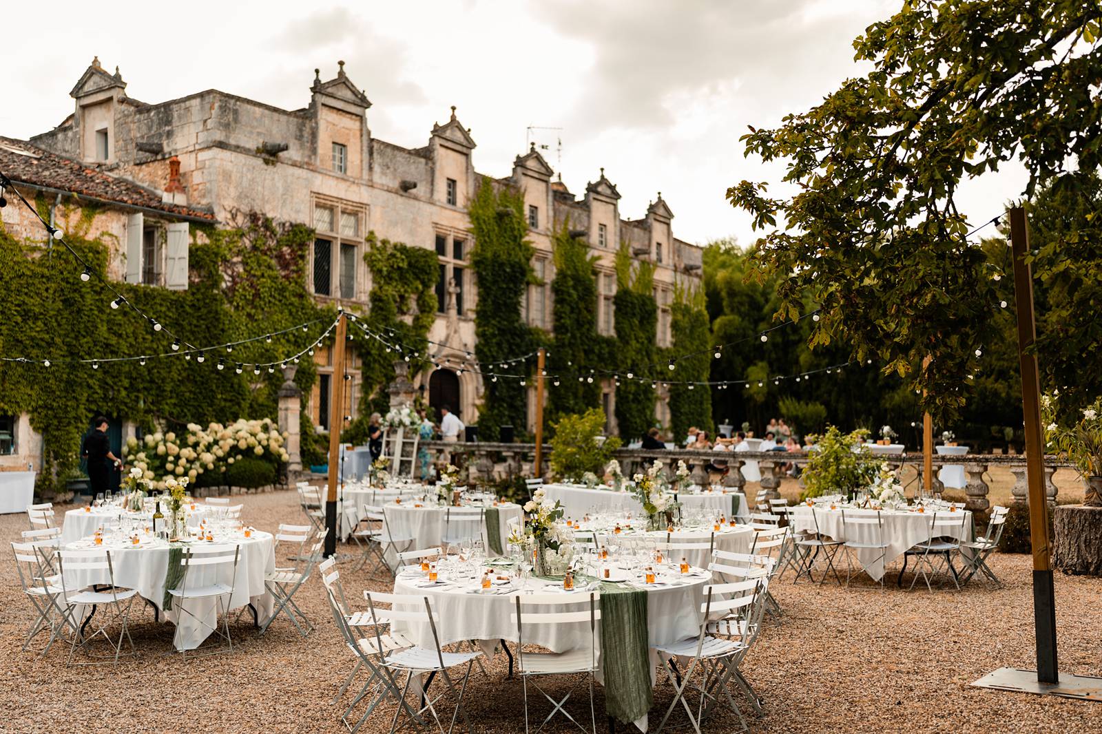 wedding decoration at chateau de maumont - decoration mariage au Château de Maumont