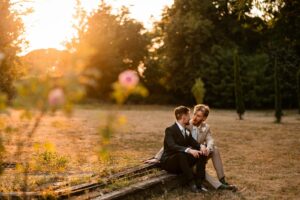 sunset wedding couple pictures at chateau de maumont - photos de couple mariage au coucher du soleil au Château de Maumont