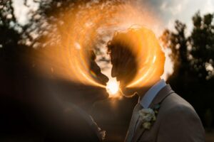 sunset wedding couple pictures at chateau de maumont - photos de couple mariage au coucher du soleil au Château de Maumont