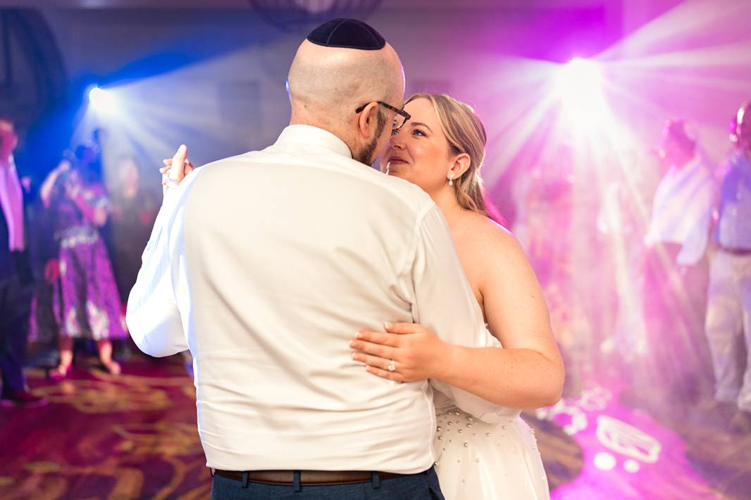 Jewish wedding first dance at Château de Bonnemare.