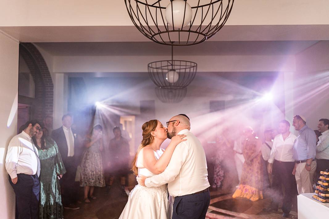 Jewish wedding first dance at Château de Bonnemare.