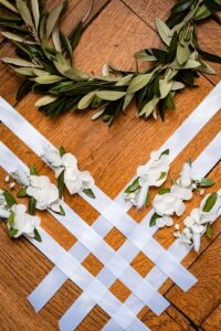 Jewish wedding floral details at Château de Bonnemare.