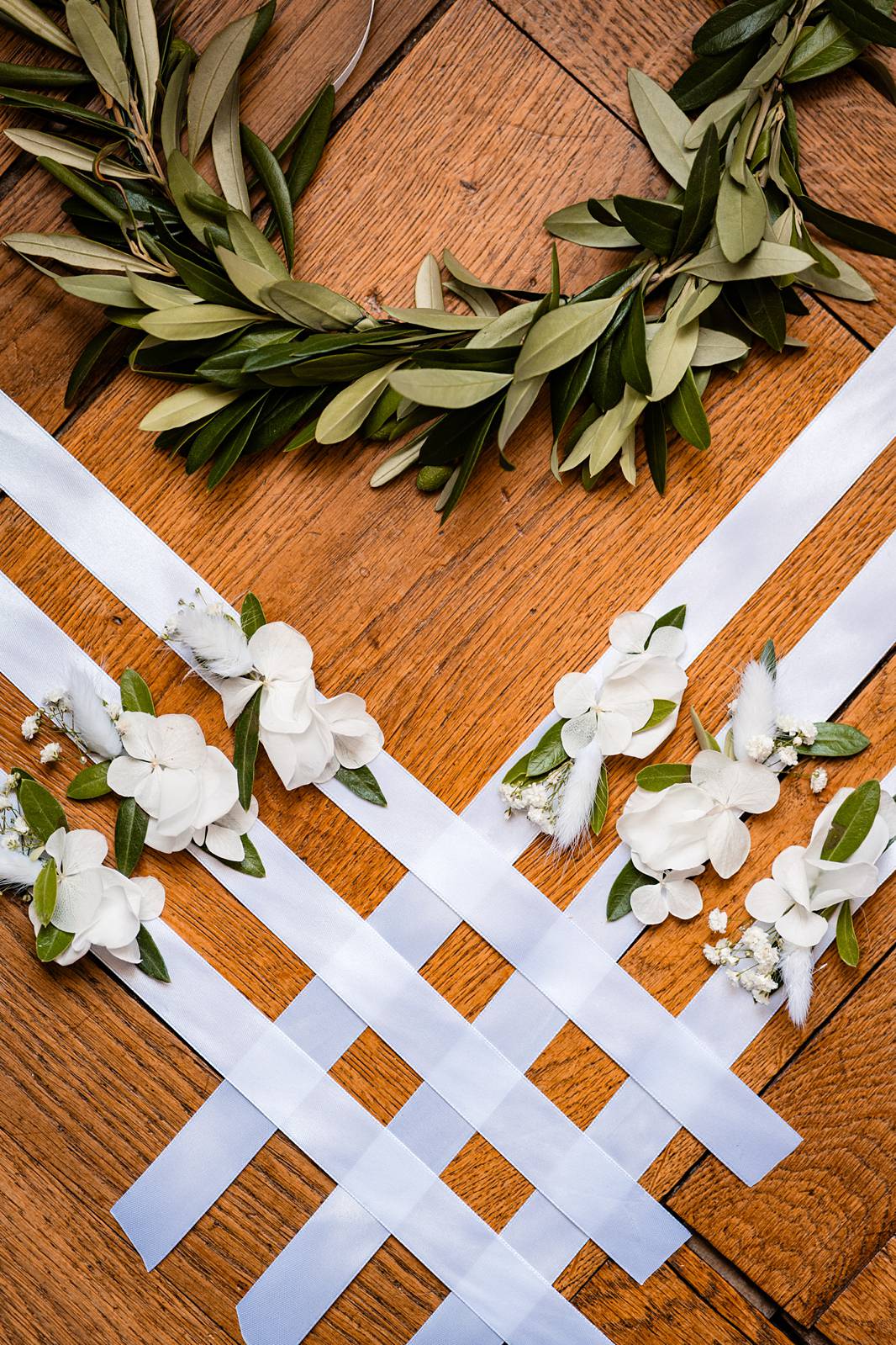 Jewish wedding floral details at Château de Bonnemare.