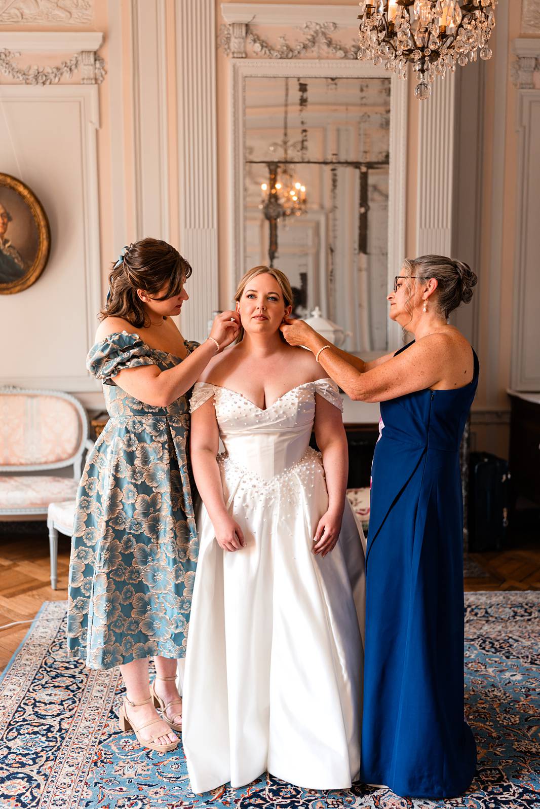 Jewish wedding preparation at Château de Bonnemare.