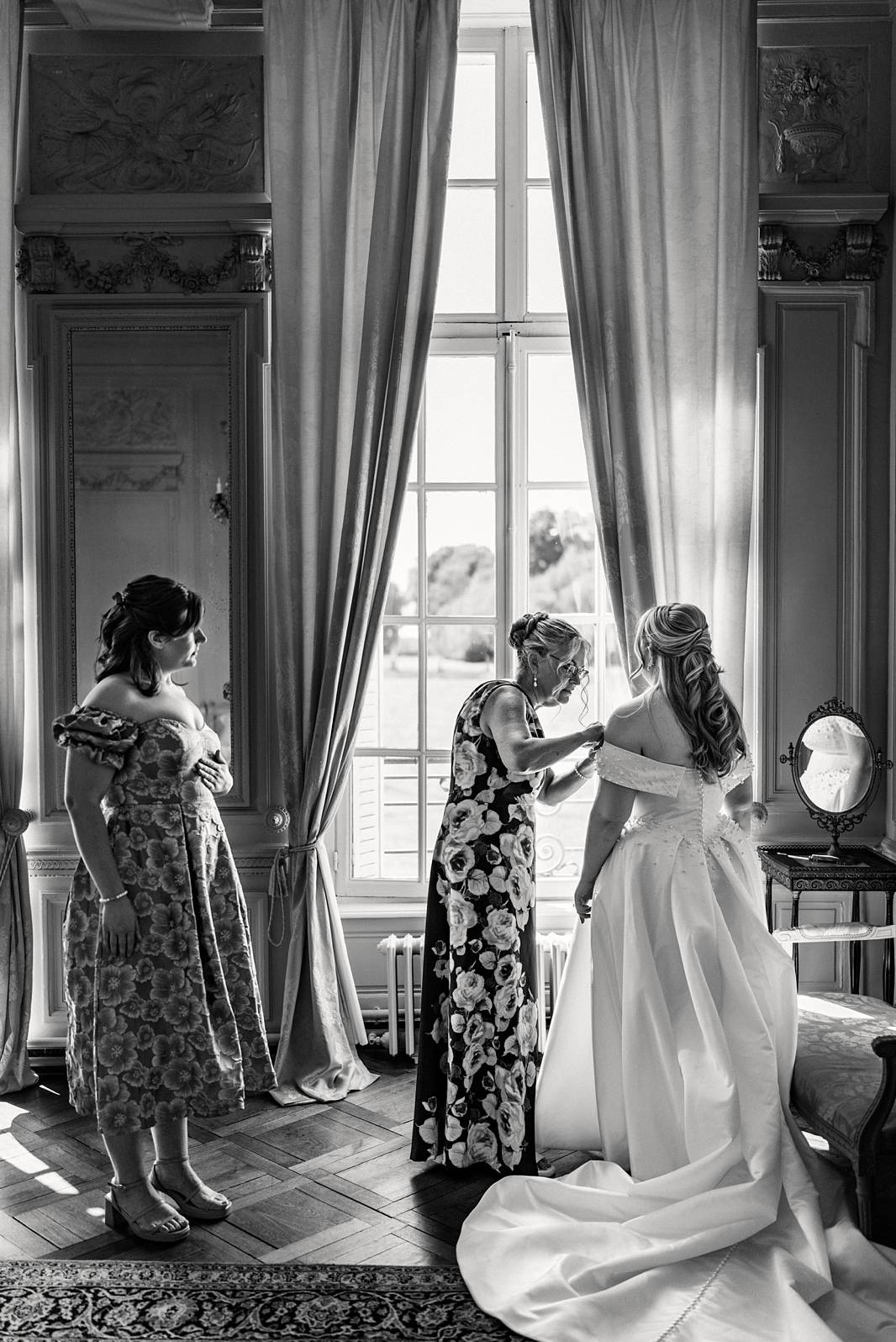 Jewish wedding preparation at Château de Bonnemare.