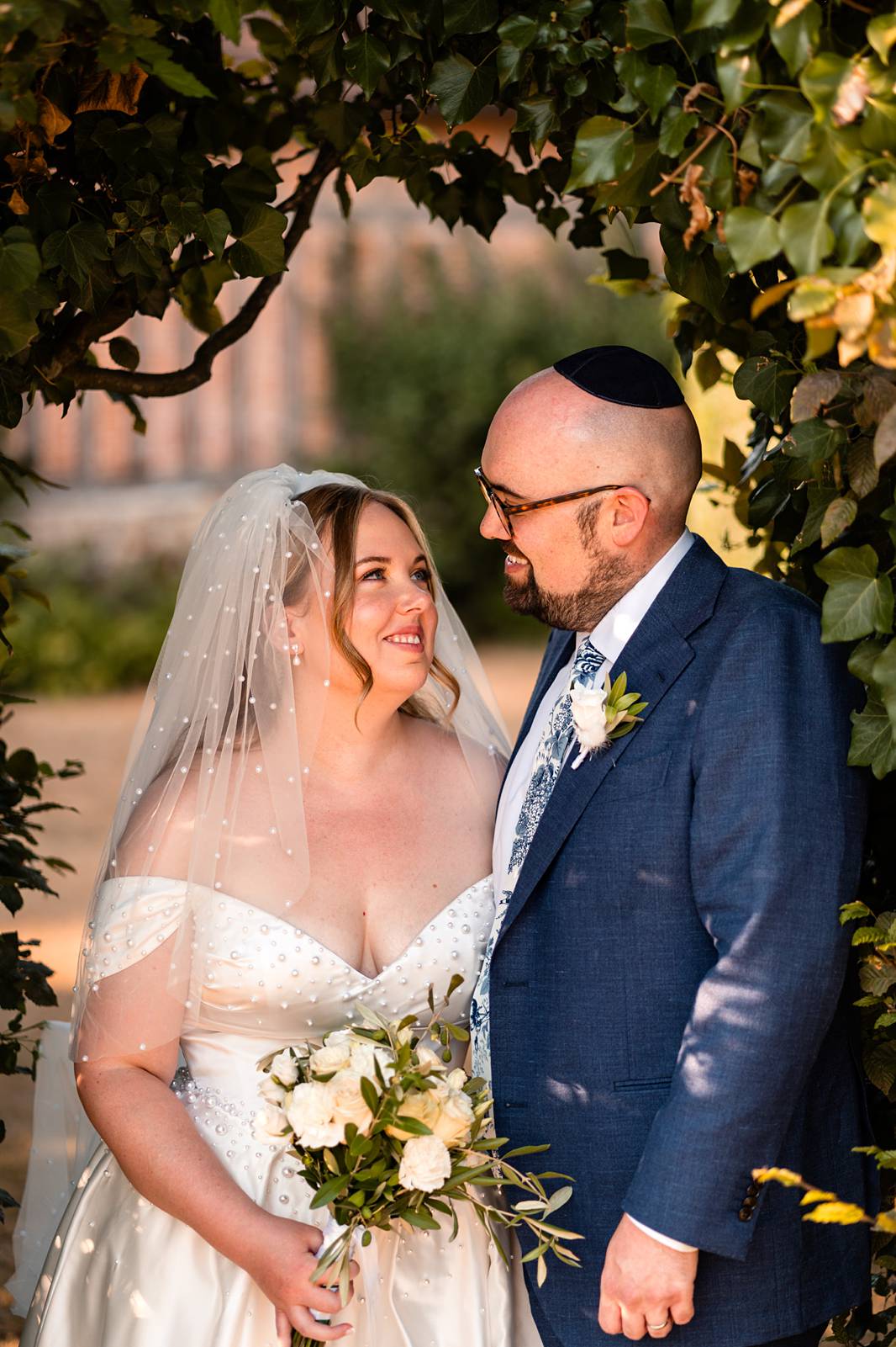 Jewish wedding couple pictures at Château de Bonnemare.