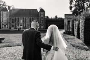 Jewish wedding couple pictures at Château de Bonnemare.