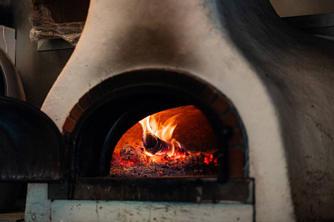 Outdoor welcome dinner with wood-fired pizzas at Château de Bonnemare in Normandy.