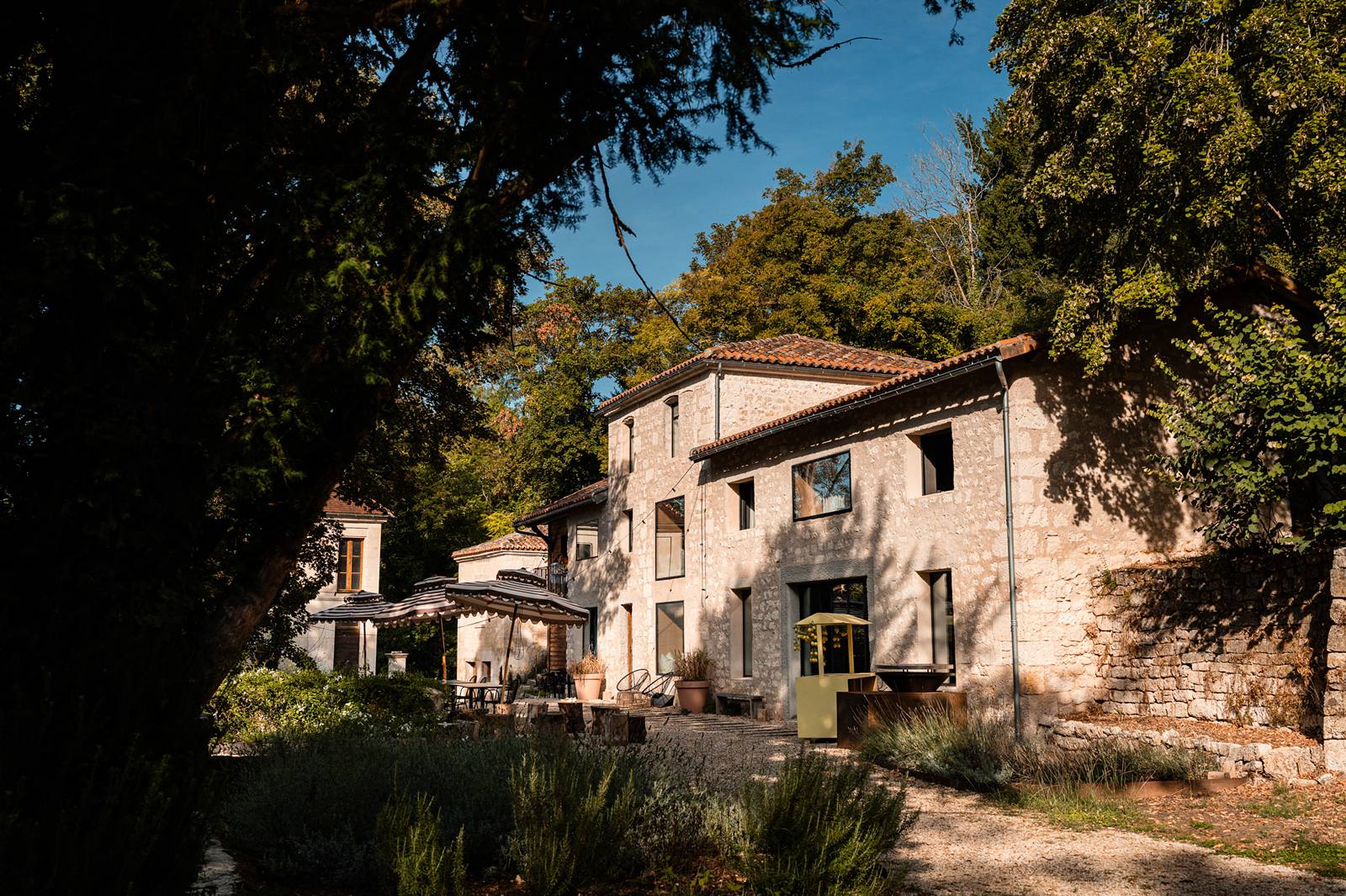 Mariage au Château de La Rochefoucauld - Préparatifs à la Maison Fontanelle by Otto
