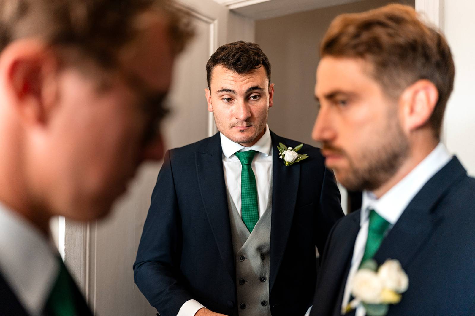 Mariage au Château de La Rochefoucauld - Préparatifs marié à Angoulême
