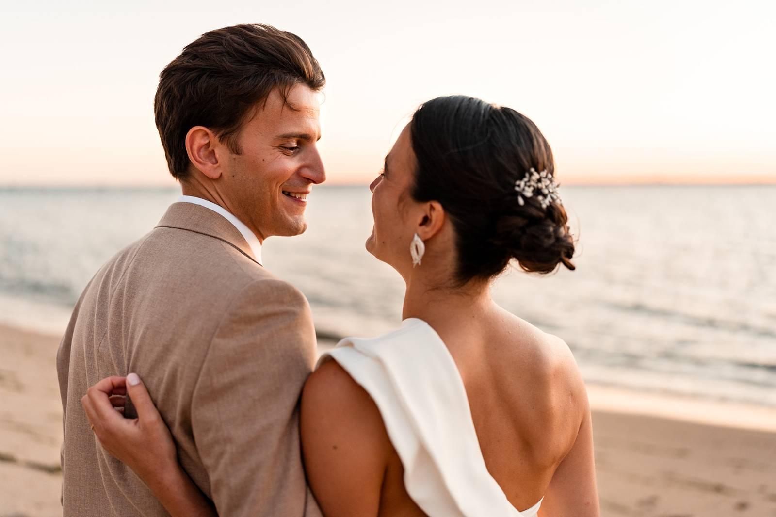 Photos de couple au coucher de soleil au Tir au Vol Arcachon