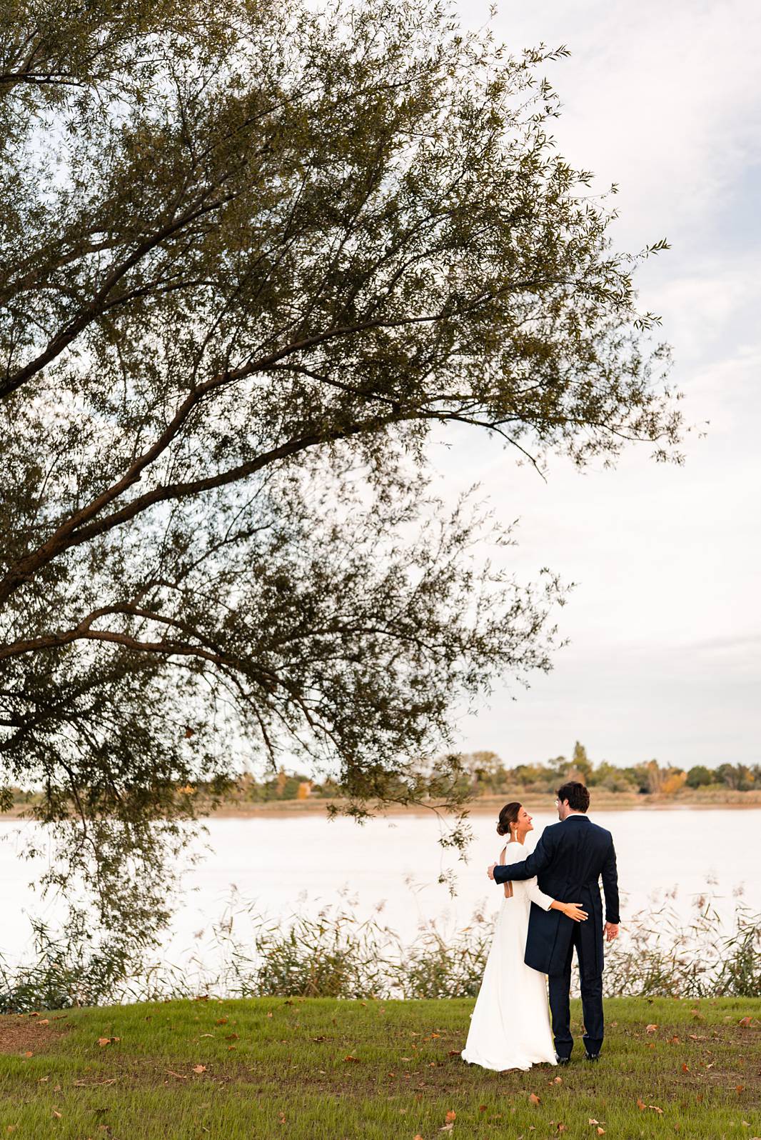 Photos de couple mariage au Château Grattequina en Gironde de Juliette et Vincent.